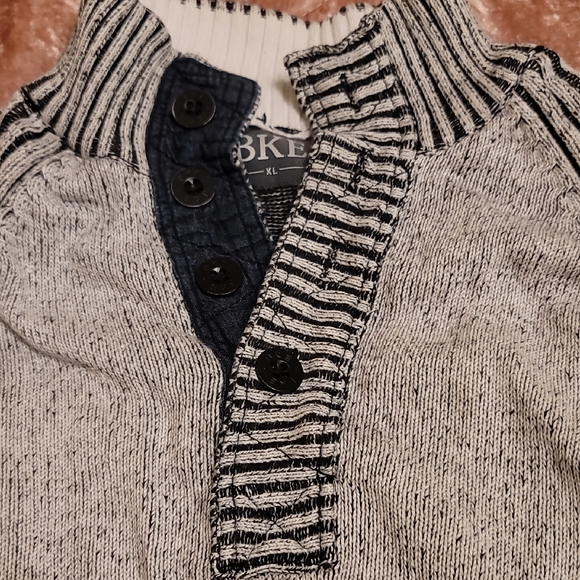 BKE Other - BKE Men's XL Sweater Black and Gray Metal Buttons